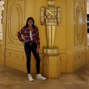 Meet your Posher, Anika